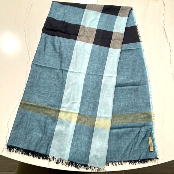 Burberry Accessories - EUC Authentic Burberry wrap